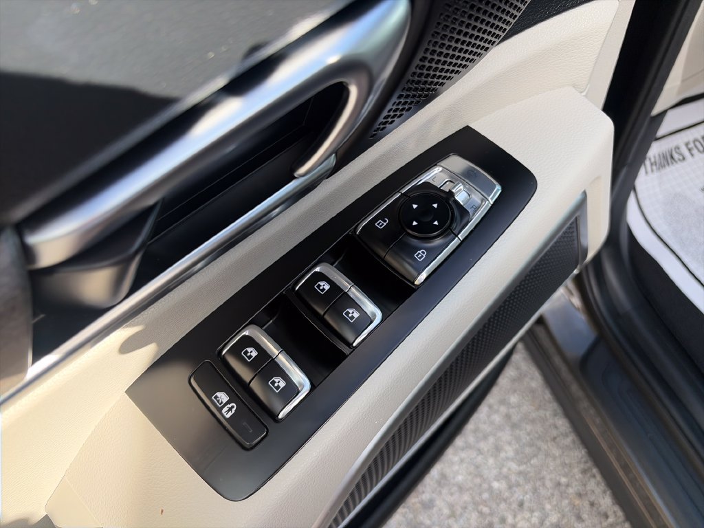 Used 2022 Kia Telluride EX w/ EX Premium Package FWD image 12