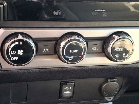 Used 2017 Toyota Tacoma SR5 image 14