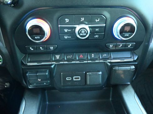 Used 2021 GMC Sierra 3500 SLT w/ SLT Convenience Package image 29