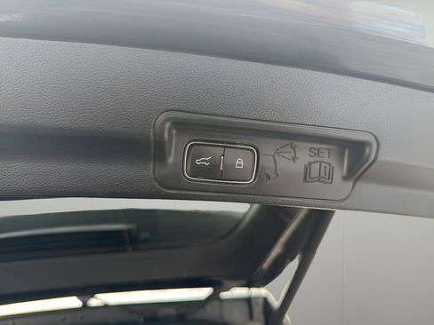 Used 2021 Ford Explorer Limited AWD/4WD image 16
