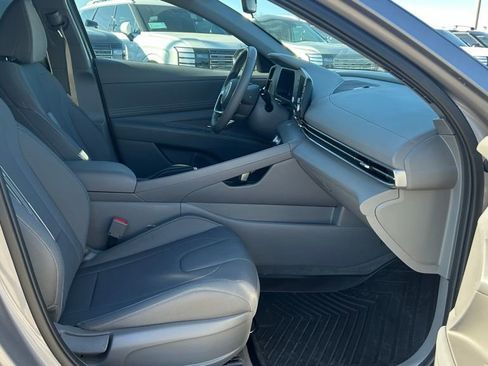Used 2025 Hyundai Elantra Sport image 24
