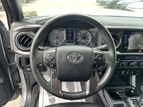 Certified 2019 Toyota Tacoma TRD Off-Road AWD/4WD image 15