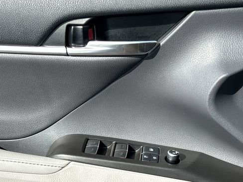 Used 2022 Toyota Camry XLE FWD image 23