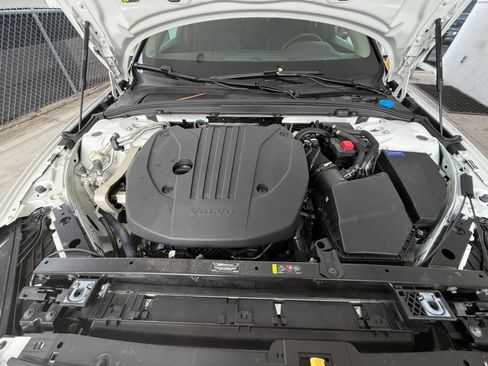 Used 2025 Volvo V60 B5 Cross Country Plus image 32