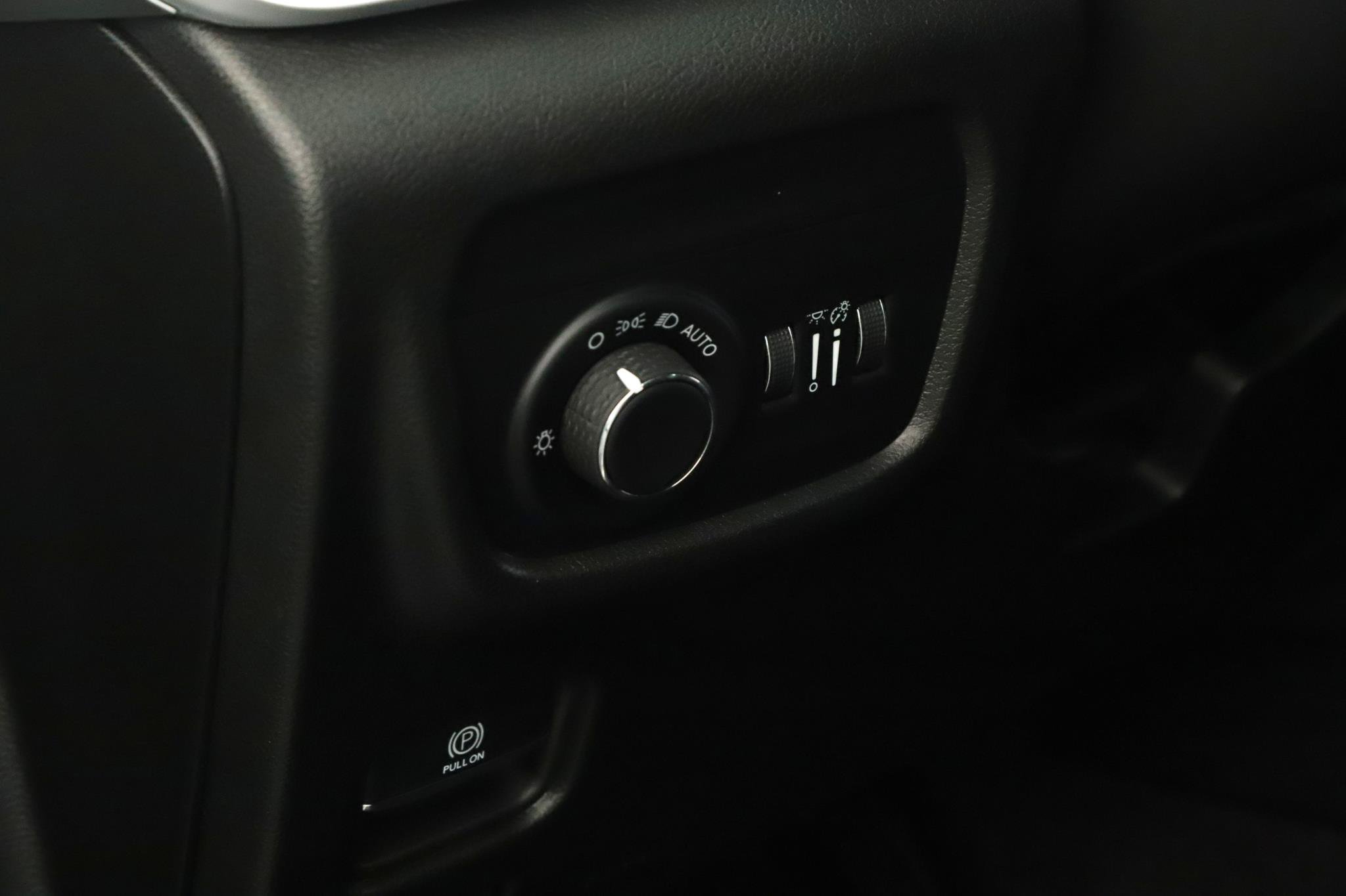 Used 2023 Jeep Grand Cherokee Altitude AWD/4WD image 9