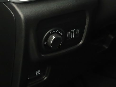 Used 2023 Jeep Grand Cherokee Altitude AWD/4WD image 9