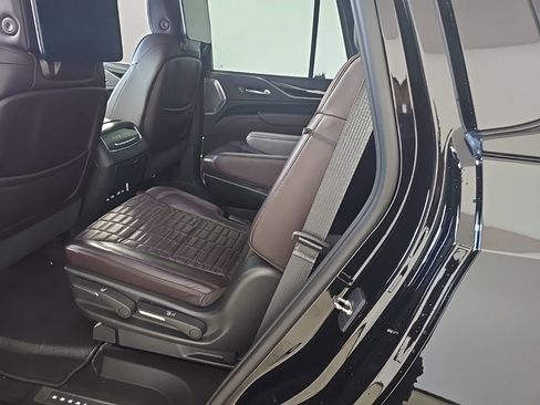 Certified 2023 Cadillac Escalade Sport Platinum w/ Heavy-Duty Trailer Package image 14