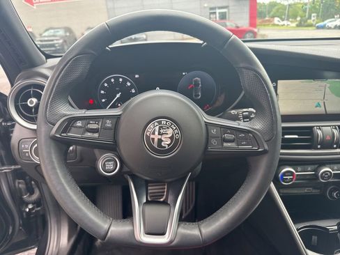 Used 2024 Alfa Romeo Giulia Ti w/ Performance Driving Package AWD/4WD image 31