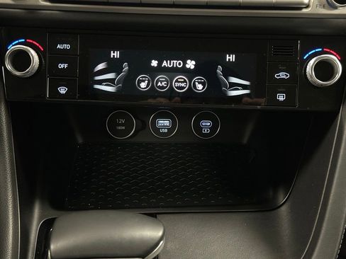 Used 2025 Genesis G70 2.5T image 17