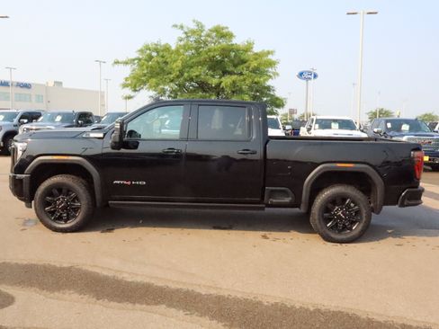 Used 2024 GMC Sierra 2500 AT4 w/ AT4 Premium Plus Package AWD/4WD image 4