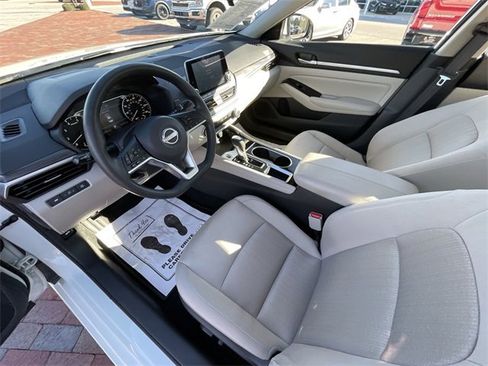 Used 2023 Nissan Altima 2.5 SV image 12