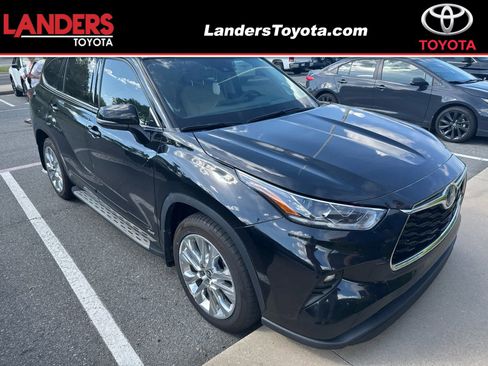 Used 2023 Toyota Highlander Limited AWD/4WD image 1