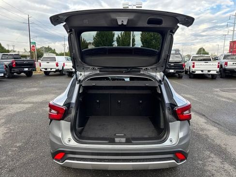 Used 2025 Chevrolet Trax LT w/ LT Convenience Package FWD image 31