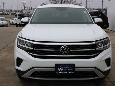 Certified 2022 Volkswagen Atlas SE image 2