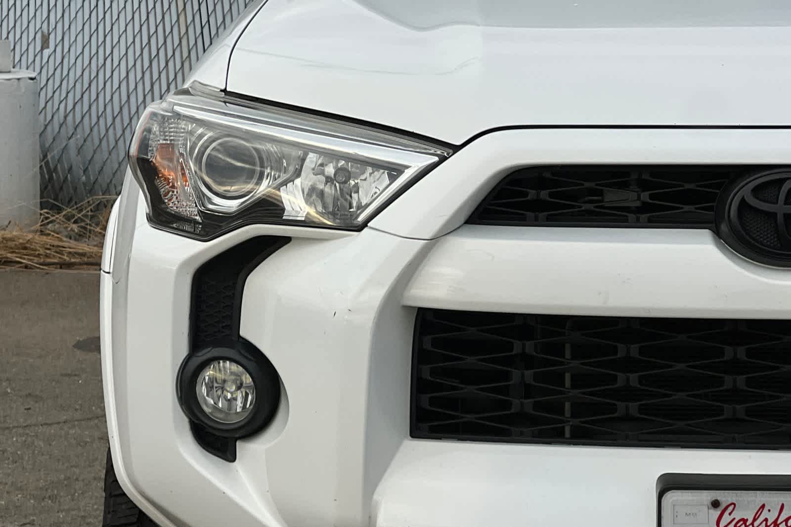 Used 2018 Toyota 4Runner SR5 AWD/4WD image 17