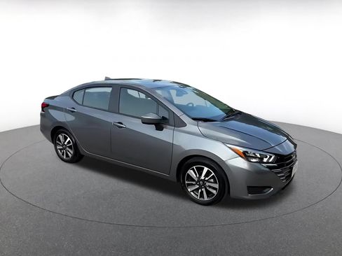 Used 2025 Nissan Versa SV FWD image 2
