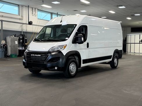 Used 2025 RAM ProMaster 2500 w/ Convenience Group FWD image 5