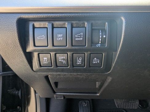 Used 2017 Subaru Outback 2.5i Touring AWD/4WD image 18