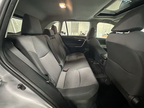 Used 2021 Toyota RAV4 XLE w/ Convenience Package AWD/4WD image 25