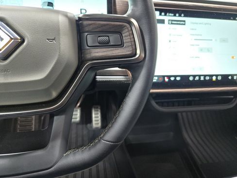 Used 2022 Rivian R1T Adventure image 17