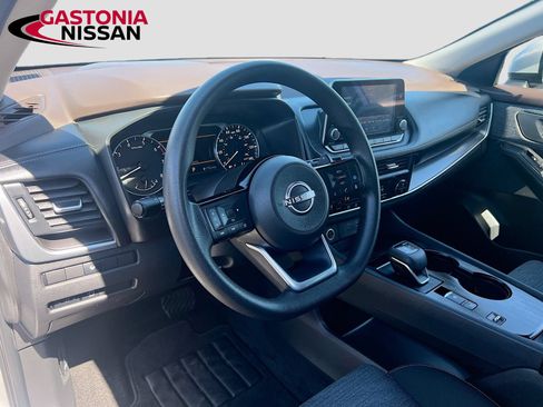 Used 2023 Nissan Rogue SV FWD image 11