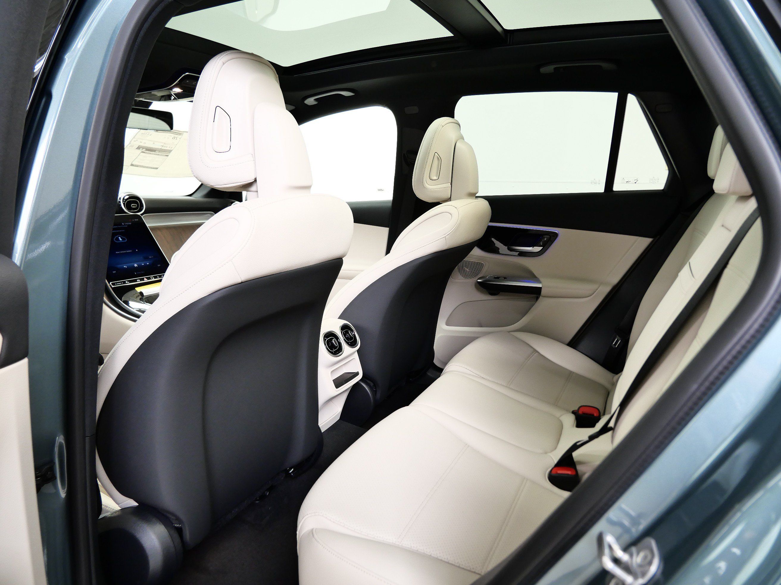 New 2027 Mercedes-Benz GLC 300 4MATIC image 9