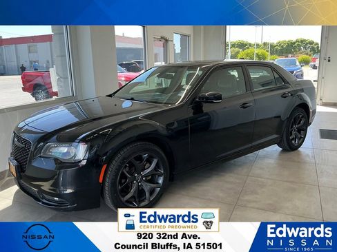 Used 2023 Chrysler 300 S RWD image 5