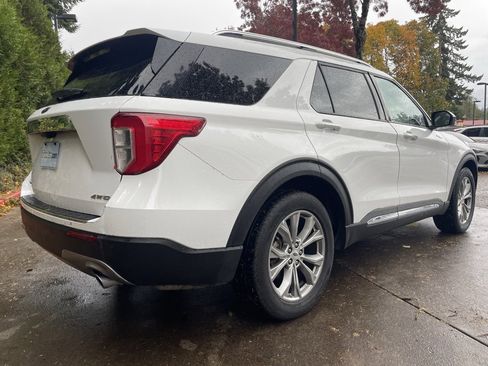 Used 2023 Ford Explorer Limited image 4