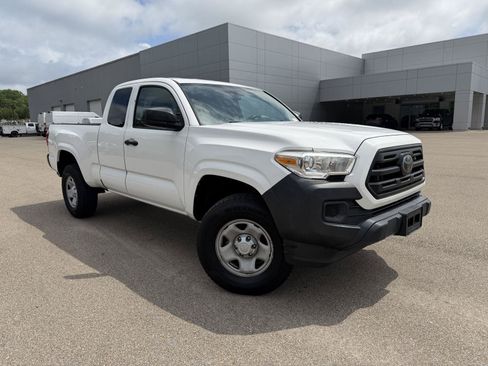 Used 2019 Toyota Tacoma SR RWD image 3