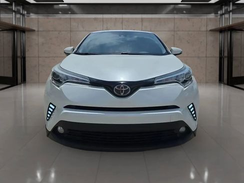 Used 2018 Toyota C-HR XLE FWD image 4