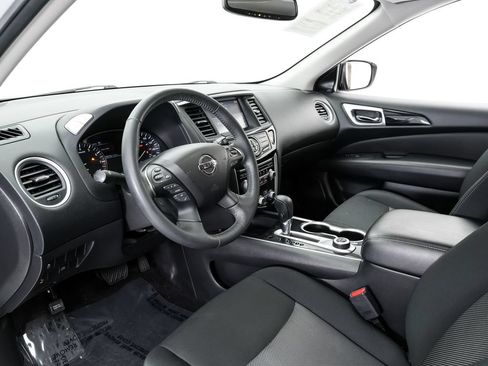 Used 2019 Nissan Pathfinder SV AWD/4WD image 4