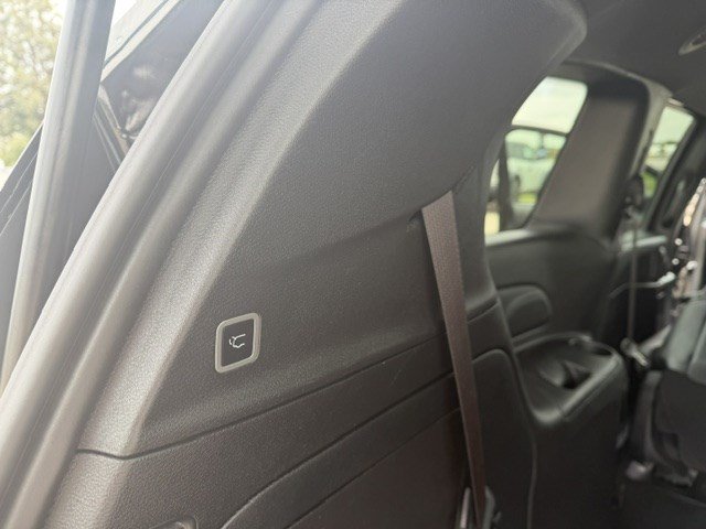 Used 2025 Chrysler Pacifica Select FWD image 35