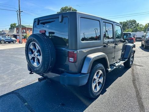 Used 2017 Jeep Wrangler Unlimited Sahara AWD/4WD image 8