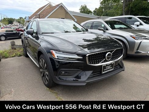 Certified 2026 Volvo V60 B5 Cross Country Ultra AWD/4WD image 1