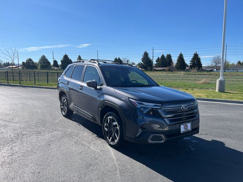 Used 2025 Subaru Forester Limited AWD/4WD image 6