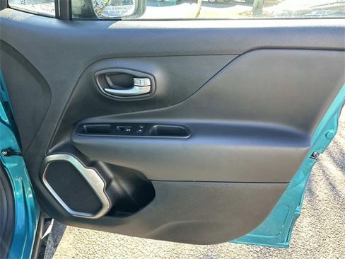Used 2020 Jeep Renegade Limited w/ UConnect 8.4 Nav Group image 8