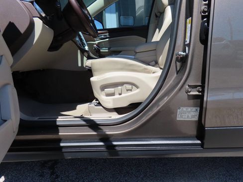 Used 2015 Cadillac SRX Luxury w/ Driver Awareness Package AWD/4WD image 12