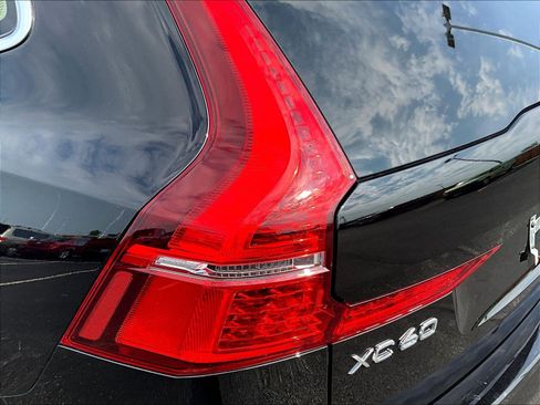 Used 2022 Volvo XC60 B5 Momentum AWD/4WD image 23