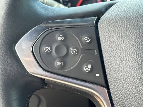 Used 2023 Chevrolet Traverse Premier FWD image 12
