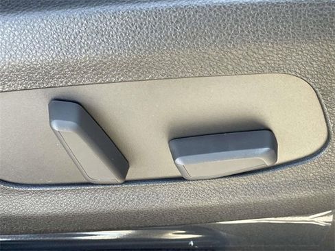 New 2026 Kia Carnival EX image 19