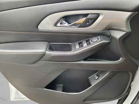 Used 2021 Chevrolet Traverse LT image 32