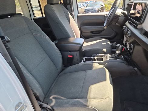 Used 2025 Jeep Wrangler Unlimited Sport AWD/4WD image 31