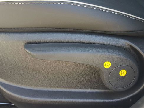 New 2025 Hyundai Venue Limited image 16