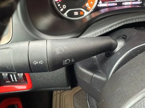 Used 2016 Jeep Renegade Limited image 14