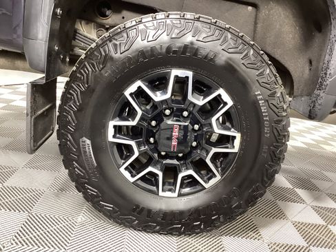 Used 2024 GMC Sierra 2500 AT4X image 12