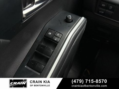 Used 2023 Toyota Highlander XLE AWD/4WD image 10