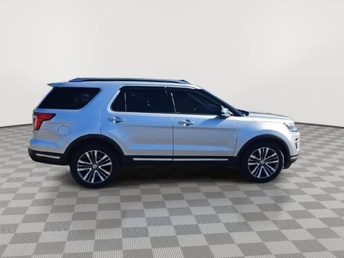 Used 2019 Ford Explorer Platinum image 9