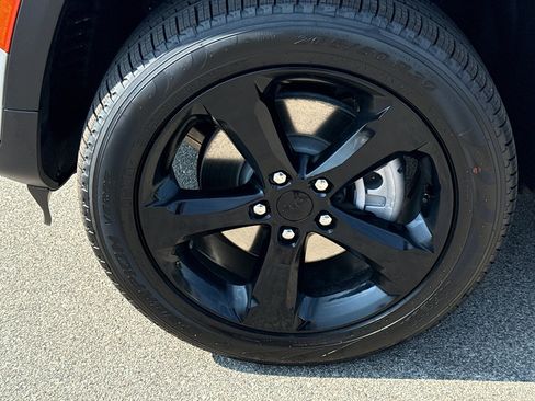 New 2025 Jeep Grand Cherokee L Limited w/ Luxury Tech Group II image 9