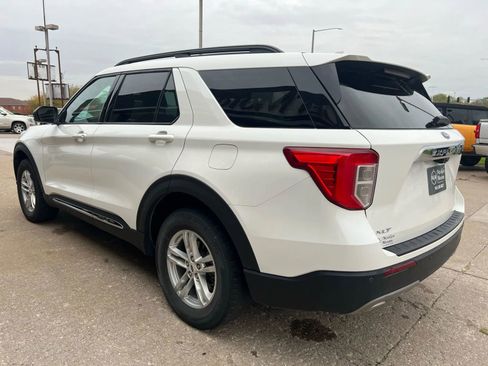 Used 2022 Ford Explorer XLT w/ Equipment Group 202A image 6