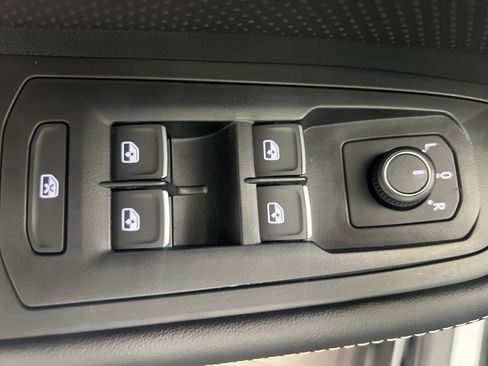 New 2026 Volkswagen Atlas SE image 11